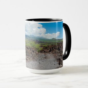 Mug paysage de lave et de montagne le long du sentier