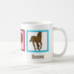Mug Peace Love Horses<br><div class="desc">J'adore les beaux chevaux. Un joli signe de paix vert,  un coeur rouge et un cheval brun sur un carré bleu font un joli cadeau équestre. J'adorerais ce cadeau de Noël de cheval.</div>