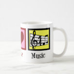Mug Peace Love Music<br><div class="desc">Beau cadeau musicien avec un signe de paix, le coeur, et une clé trible et le personnel musical. Cool PEACE LOVE MUSIC Noël présent pour un compositeur, un directeur de groupe ou un chef de choeur.</div>