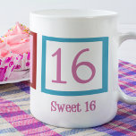 Mug Peace Love Sweet 16 mignon 16e anniversaire<br><div class="desc">Cette tasse de Sweet sixteen Peace Love fait le cadeau parfait mignon pour une adolescente qui aime assez rose 16 à côté d'un signe de paix et d'un coeur. Commandez ce cadeau d'anniversaire pour le 16ème anniversaire de votre fille pour faire de sa journée spéciale une réussite.</div>