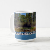 Mug "Pêcheurs de River Murray : un rassemblement pélic (Devant gauche)