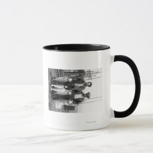 Mug Pêcheurs et saumon sur des docks, Washington