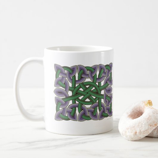 Mug Peinture de noeud celtique écossaise en violet et  (Avec donut)