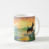 Mug Peinture de Surf à la Plage de Doberman (Devant droit)