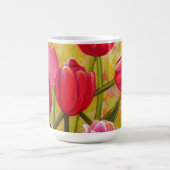 Mug Peinture de tulipes roses et rouges (Centre)