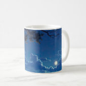 Mug Peinture numérique d'un phare au clair de lune (Devant droit)