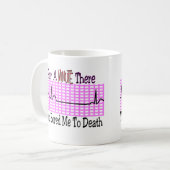 Mug Pendant une minute là ENNUYÉE M'À LA MORT (Devant gauche)