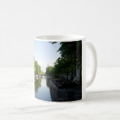 Mug Péniches sur un canal d'Amsterdam (Devant droit)