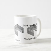 Mug Pensez à l'intérieur de la boîte, travail dans un (Devant droit)