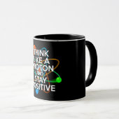 MUG PENSEZ COMME UN PROTON ET RESTEZ POSITIF (Devant droit)