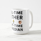 Mug Père à plein temps, comique à temps partiel (Devant droit)