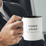 Mug Père de la mariée Noir et Blanc Personnalisé<br><div class="desc">Mug personnalisé pour le Père de la Mariée dans un design de typographie moderne et minimaliste. Le modèle de nom est configuré pour que vous puissiez ajouter les noms de la mariée et du marié et la date du mariage. Ce design a une palette de couleurs noir et blanc. Parcourez...</div>