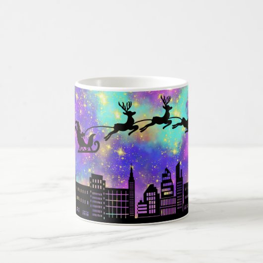 Mug Père Noël Sleigh and Reindeer survolent une ville (Centre)