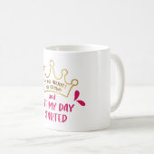 Mug Permettez-moi d'ajuster ma Couronne et de commence (Devant droit)