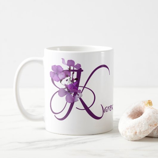 Mug Personnalisable Karen nom fleurs violettes fleurie (Avec donut)