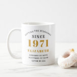Mug Personnalisé 50th Birthday 1971 Elegant Ajouter un<br><div class="desc">Élégante tasse d'anniversaire personnalisée. Customisez facilement le texte de cette tasse de café d'anniversaire en utilisant le modèle fourni. Une partie de la gamme de normes d'établissement des dessins et modèles.</div>