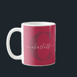 Mug Personnalisé Style Monogramme Nom Magenta Rouge<br><div class="desc">Sirotez votre boisson préférée avec style avec cette élégante tasse personnalisée au design bordeaux riche et à la police de caractères délicate exposant votre nom. Parfait pour ajouter une touche de sophistication à votre café du matin ou à un cadeau à quelqu'un de spécial, cette tasse combine fonctionnalité et une...</div>