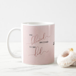 Mug Personnalisée Elle Croyait Qu'Elle Pourrait Rose G