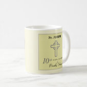 Mug Personnaliser, 10e anniversaire du prêtre Embossé (Devant droit)