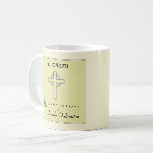 Mug Personnaliser, 10e anniversaire du prêtre Embossé (Devant gauche)