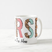Mug Personnaliser l'infirmière de texte (Devant droit)