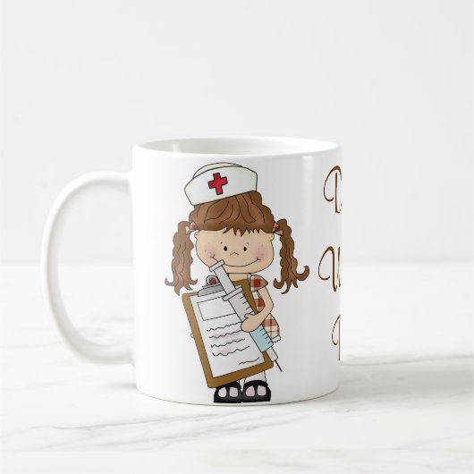 Mug Personnalisez les cadeaux d'infirmière de brune ! (Gauche)