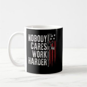 Mug Personne ne se soucie de travailler Harder AR-15 p