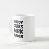 Mug Personne Ne Se Soucie De Travailler Plus Dur (Devant gauche)