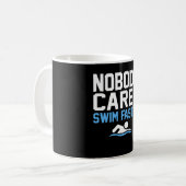 Mug Personne Ne S'Occupe De Nager Plus Rapidement Amus (Devant gauche)