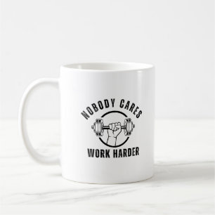 Mug Personne S'en Fiche Travaille Plus Fort Entraîneur
