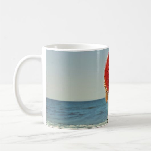 Mug Personne tenant une bague gonflable à thème pastèq (Gauche)