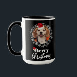 Mug Pet Photo Red Santa Hat Snowflakes Black Christmas<br><div class="desc">Cette mignonne tasse de Noël noire avec un casquette Père Noël rouge placé sur la tête de votre animal (qui peut être ajusté en cliquant sur "Modifier plus loin", ) , et les mots "Joyeux Noël" entourés d'une couronne blanche de Noël flocons sur un arrière - plan noir. Cette mignonne...</div>
