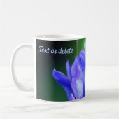 Mug Pétales de fleurs géantes bleues personnalisées (Gauche)