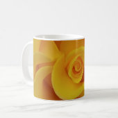 Mug Pétales de rose jaune romantiques (Devant gauche)