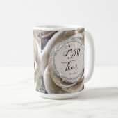 Mug Pétales Roses en argent Glittery Personnalisé (Devant droit)