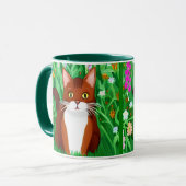 Mug Petit gingembre Kitty Brown dans un champ de fleur (Devant gauche)