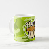 Mug Petit pain drôle de goujon sur le camo vert (Devant gauche)
