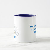 Mug Petit pingouin assis avec boule de neige (Centre)