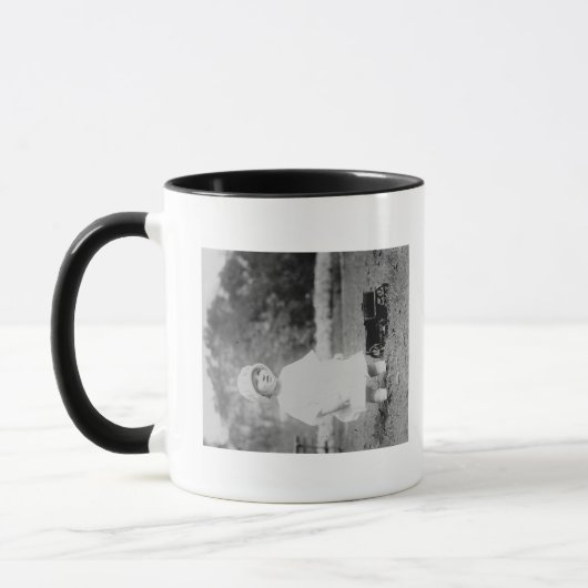 Mug Petite fille avec jouet Wagon photo (Gauche)