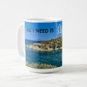 Mug petite plage en Sardaigne avec eau turquoise (Devant gauche)