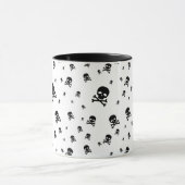 Mug Petits crânes de pirates noirs sur fond blanc (Centre)