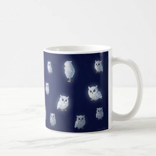 Mug Petits hiboux blancs sur fond bleu foncé (Droite)