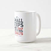 Mug Petits Pas Chaque Jour Conduisent – Citation Motiv (Devant droit)