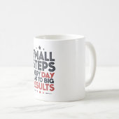 Mug Petits pas chaque jour mènent – Citation motivatio (Devant droit)