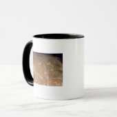 Mug Pétroglyphe découpée dépeignant des chiffres (Devant gauche)