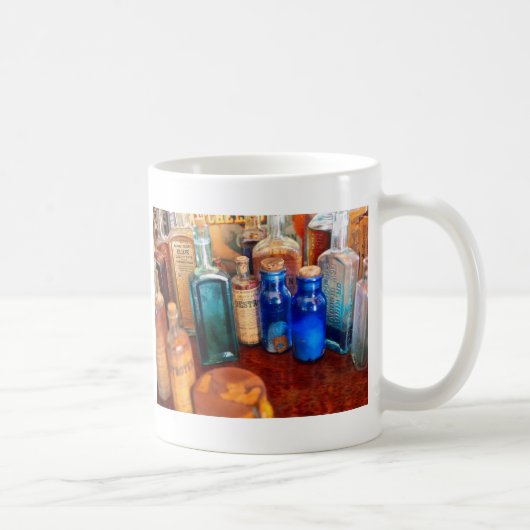 Mug Pharmacien - Armoire à pharmacie (Droite)