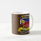 Mug Philippines Filipino Fou Femme philippine Pas (Devant droit)