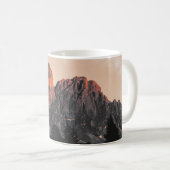 MUG PHOTO À FAIBLE ANGLE DE FORMATION ROCK (Devant droit)