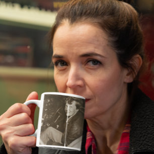 Mug Photo candide d'Amelia Earhart dans le cockpit d'u