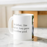 Mug Photo Comme Père Comme Fille Ou Fils<br><div class="desc">Célébrez le lien spécial entre le père et l'enfant avec notre café "Comme père comme fille ou fils". Cette tasse personnalisée saisit l'essence du lien unique partagé entre un père et son enfant, ce qui en fait le cadeau idéal pour la Fête des pères, les anniversaires ou toute occasion. Réalisée...</div>